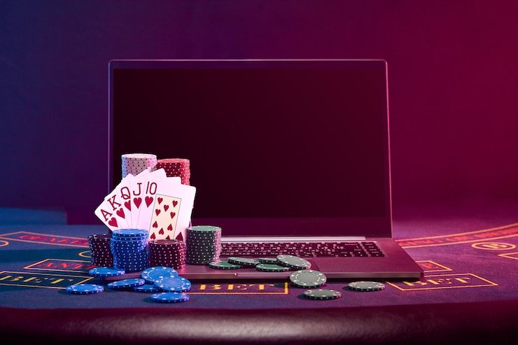 Tampilan antarmuka kasino langsung jepang168 di layar ponsel dengan meja Roulette dan dealer profesional yang sedang bertugas
